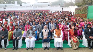 CG Folk Artists met PM: Folk artists involved in Chhattisgarh's tableau 'Bastar's Primitive People's Parliament, Muria Darbar' met Prime Minister Narendra Modi