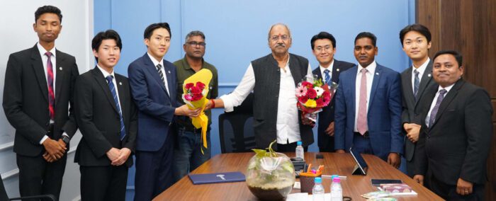 South Korea Students: Students from South Korea had a courtesy meeting with the Education Minister. Many issues including environment, human rights and public welfare were discussed.