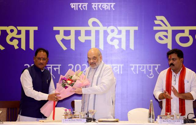 केन्द्रीय गृह एवं सहकारिता मंत्री श्री अमित शाह ने रायपुर में नक्सलवाद पर छत्तीसगढ़, आंध्र प्रदेश, तेलंगाना, मध्य प्रदेश, महाराष्ट्र, झारखंड और ओडिशा के DGP/ADGP एवं वरिष्ठ अधिकारियों के साथ समीक्षा बैठक की अध्यक्षता की केन्द्रीय गृह एवं सहकारिता मंत्री श्री अमित शाह ने रायपुर में नक्सलवाद पर छत्तीसगढ़, आंध्र प्रदेश, तेलंगाना, मध्य प्रदेश, महाराष्ट्र, झारखंड और ओडिशा के DGP/ADGP एवं वरिष्ठ अधिकारियों के साथ समीक्षा बैठक की अध्यक्षता की