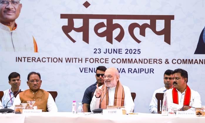 केंद्रीय गृह एवं सहकारिता मंत्री श्री अमित शाह ने आज छत्तीसगढ़ के नवा रायपुर में सुरक्षा बलों के जवानों के साथ संवाद किया केंद्रीय गृह एवं सहकारिता मंत्री श्री अमित शाह ने आज छत्तीसगढ़ के नवा रायपुर में सुरक्षा बलों के जवानों के साथ संवाद किया