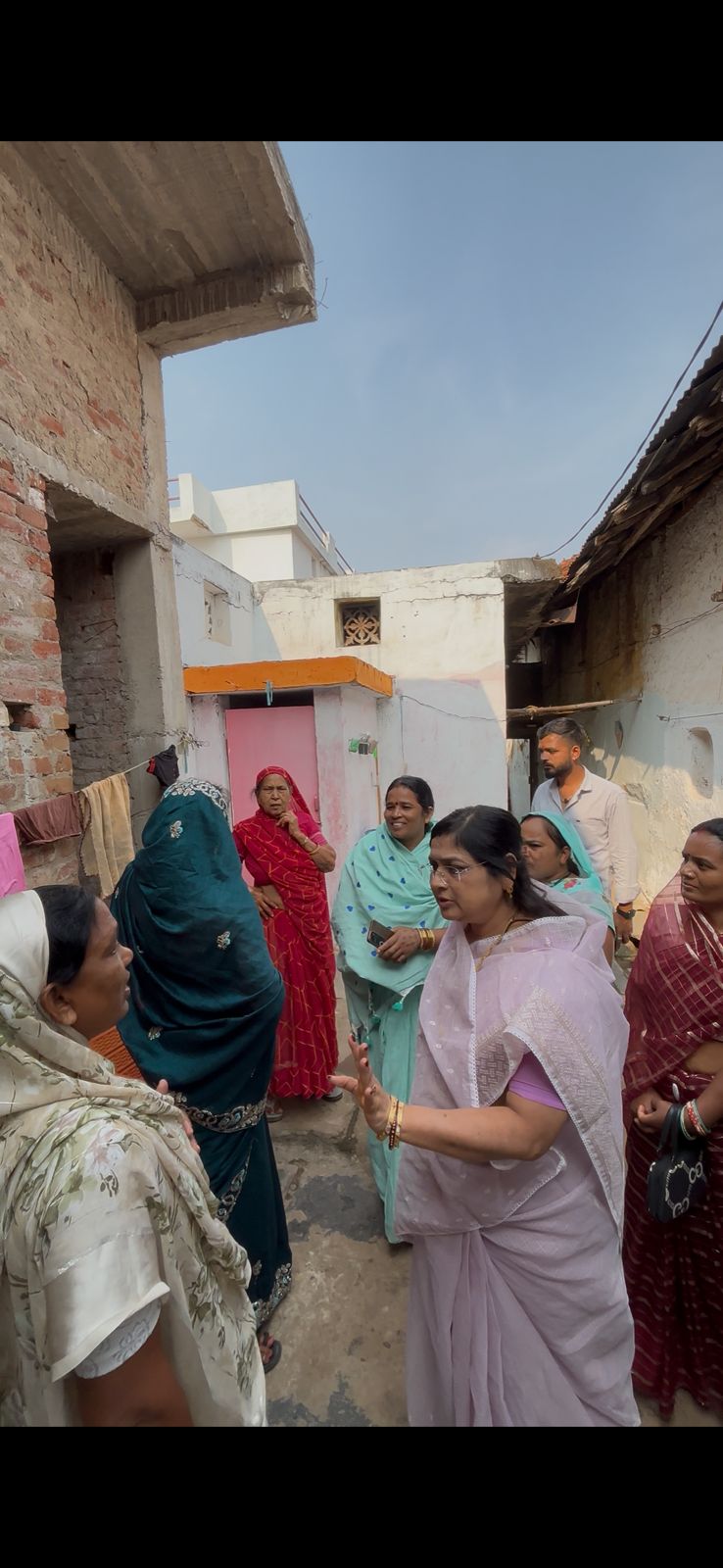 नपाध्यक्ष श्रीमती प्रतिभा चौधरी ने अपनी टीम के साथ SIR के जागरूकता के लिए किया जनसम्पर्क ….