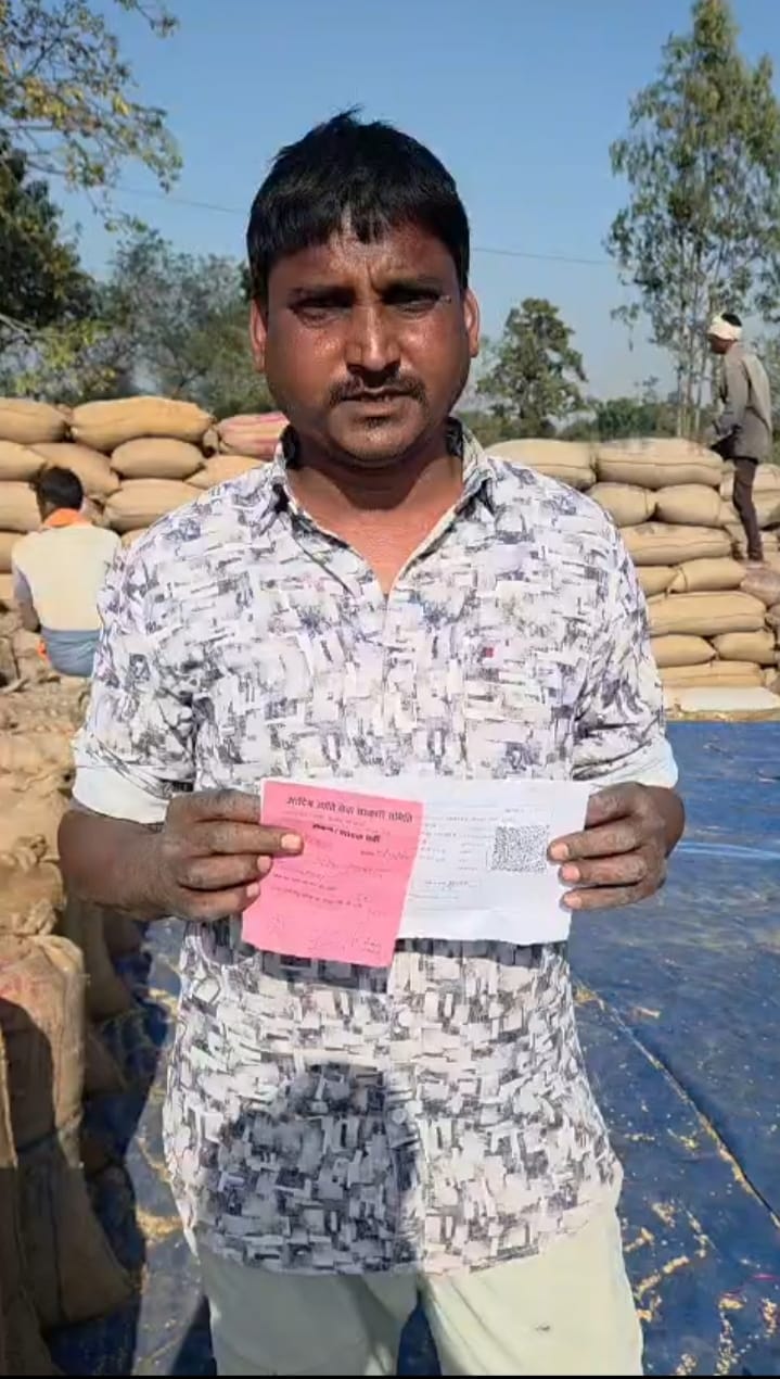 सोसाइटी में सुगमता से धान विक्रय की सुगम सुविधाओं की किसान ने की सराहना
