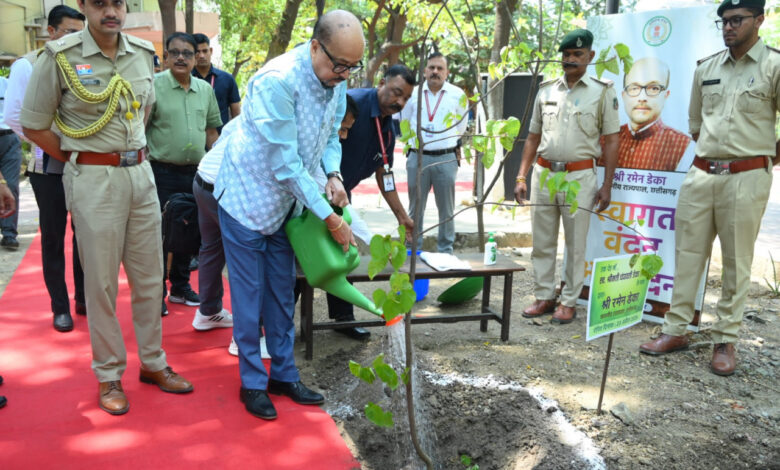 राज्यपाल श्री रमेन डेका ने ली रायपुर जिले में विकासखंड स्तरीय समीक्षा बैठक