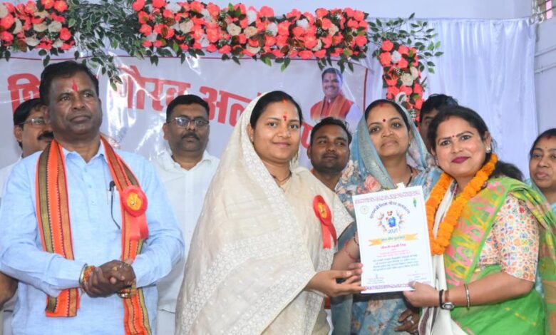 शिक्षकों के समर्पण से ही होगा शिक्षा का सशक्त निर्माण – मंत्री श्रीमती लक्ष्मी राजवाड़े