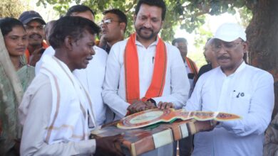 सुशासन तिहार : मुख्यमंत्री श्री विष्णु देव साय ने पीएम जनमन के हितग्राही को सौंपी खुशियों की चाबी