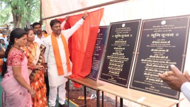 वन मंत्री श्री केदार कश्यप ने एक करोड़ रुपए से अधिक के विकास कार्यों का किया भूमिपूजन वन मंत्री श्री केदार कश्यप ने एक करोड़ रुपए से अधिक के विकास कार्यों का किया भूमिपूजन