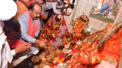 उप मुख्यमंत्री श्री अरुण साव ने तेलीन सत्ती माता मंदिर में की पूजा-अर्चना उप मुख्यमंत्री श्री अरुण साव ने तेलीन सत्ती माता मंदिर में की पूजा-अर्चना