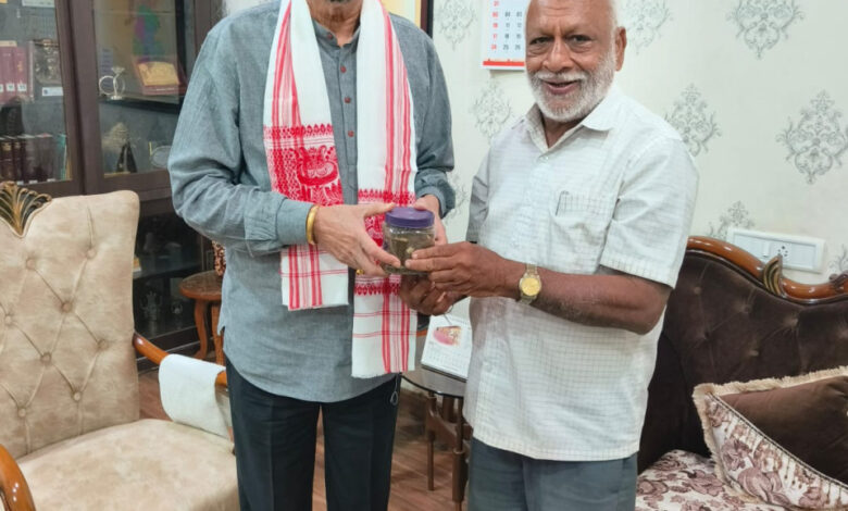 छत्तीसगढ़ चाय व्यापारी संघ के उपाध्यक्ष ने की राज्यपाल से सौजन्य भेंट छत्तीसगढ़ चाय व्यापारी संघ के उपाध्यक्ष ने की राज्यपाल से सौजन्य भेंट