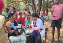 मुख्यमंत्री स्वस्थ बस्तर अभियान : 13 किलोमीटर पैदल चलकर स्वास्थ्य टीम पहुंची बड़ेपल्ली, 227 ग्रामीणों की जांच