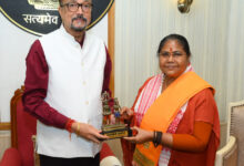 राज्यपाल श्री डेका से राष्ट्रीय पिछड़ा वर्ग आयोग की अध्यक्ष साध्वी निरंजन ज्योति ने की सौजन्य भेंट