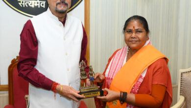 राज्यपाल श्री डेका से राष्ट्रीय पिछड़ा वर्ग आयोग की अध्यक्ष साध्वी निरंजन ज्योति ने की सौजन्य भेंट