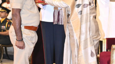 वित्त मंत्री श्री ओपी चौधरी ने शौर्य चक्र से सम्मानित छत्तीसगढ़ पुलिस के जांबाज अधिकारियों को दी बधाई