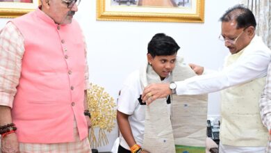 श्रीलंका दौरे के लिए भारतीय अंडर-19 महिला क्रिकेट टीम की उपकप्तान बनीं महक नरवासे : मुख्यमंत्री श्री विष्णु देव साय ने किया सम्मानित