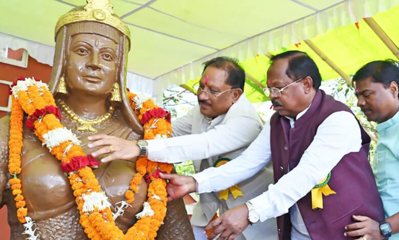 वीरांगना रानी दुर्गावती का शौर्य और बलिदान राष्ट्र की प्रेरणा का अमर स्रोत : मुख्यमंत्री श्री विष्णुदेव साय वीरांगना रानी दुर्गावती का शौर्य और बलिदान राष्ट्र की प्रेरणा का अमर स्रोत : मुख्यमंत्री श्री विष्णुदेव साय