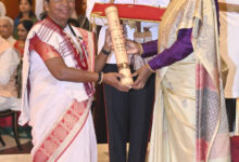 वित्त मंत्री श्री ओपी चौधरी ने पद्मश्री सम्मान प्राप्त डॉ. बुधरी ताती को दी बधाई