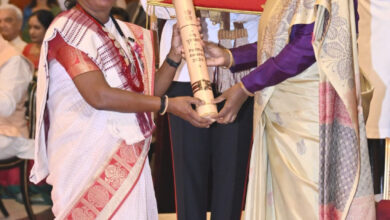 वित्त मंत्री श्री ओपी चौधरी ने पद्मश्री सम्मान प्राप्त डॉ. बुधरी ताती को दी बधाई