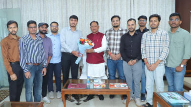 मुख्यमंत्री श्री विष्णुदेव साय ने यूपीएससी प्रारंभिक परीक्षा में सफल ट्राइबल यूथ हॉस्टल के विद्यार्थियों से की मुलाकात