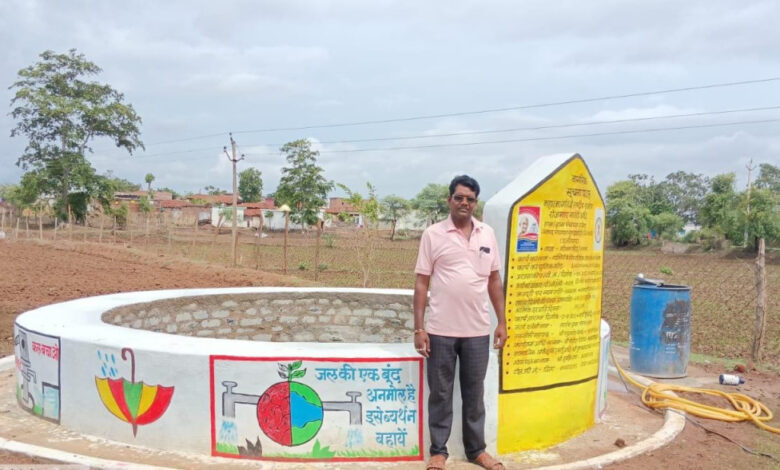 मुख्यमंत्री श्री विष्णु देव साय के नेतृत्व में ‘मोर गांव-मोर पानी’ महाअभियान को मिल रही व्यापक जनभागीदारी मुख्यमंत्री श्री विष्णु देव साय के नेतृत्व में ‘मोर गांव-मोर पानी’ महाअभियान को मिल रही व्यापक जनभागीदारी