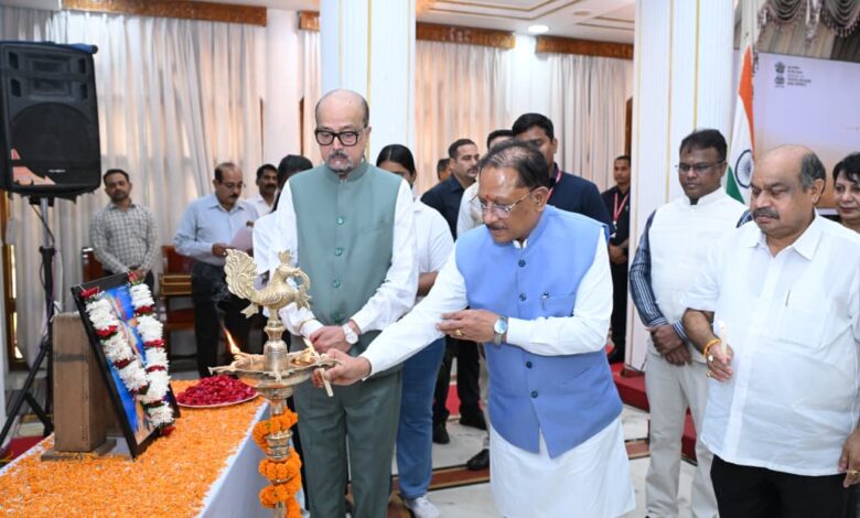 राज्यपाल श्री रमेन डेका और मुख्यमंत्री श्री विष्णु देव साय की उपस्थिति में लोक भवन से ‘नशा मुक्त युवा विकसित भारत संकल्प अभियान’ का शुभारंभ राज्यपाल श्री रमेन डेका और मुख्यमंत्री श्री विष्णु देव साय की उपस्थिति में लोक भवन से ‘नशा मुक्त युवा विकसित भारत संकल्प अभियान’ का शुभारंभ