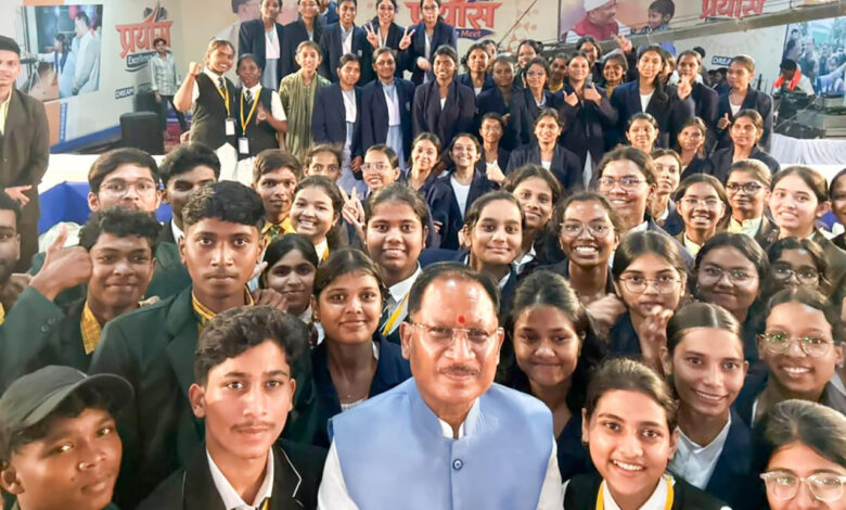 शिक्षा से विकसित छत्तीसगढ़ तक: मुख्यमंत्री श्री साय ने नीट क्वालीफाई विद्यार्थियों के साथ साझा किया भविष्य का रोडमैप शिक्षा से विकसित छत्तीसगढ़ तक: मुख्यमंत्री श्री साय ने नीट क्वालीफाई विद्यार्थियों के साथ साझा किया भविष्य का रोडमैप