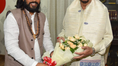 राज्यपाल श्री डेका से कौशल विकास, तकनीकी शिक्षा एवं रोजगार, अनुसूचित जाति विकास विभाग के मंत्री श्री गुरु खुशवंत साहेब ने सौजन्य भेंट की