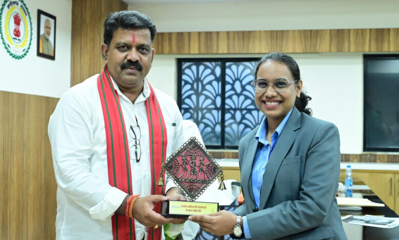 उप मुख्यमंत्री श्री विजय शर्मा ने राष्ट्रपति भवन से आमंत्रण मिलने पर रेणुका गोस्वामी को दी बधाई