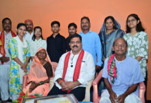तीन बहनों ने एक साथ पास की नीट परीक्षा, उप मुख्यमंत्री श्री विजय शर्मा ने घर पहुंचकर दी बधाई