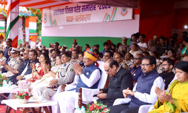 स्वतंत्रता दिवस समारोह: शालेय विद्यार्थियों की सांस्कृतिक प्रस्तुतियों ने बांधा समां स्वतंत्रता दिवस समारोह: शालेय विद्यार्थियों की सांस्कृतिक प्रस्तुतियों ने बांधा समां