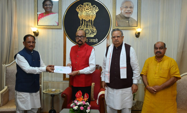 मुख्यमंत्री श्री विष्णु देव साय ने राज्यपाल श्री रमेन डेका से की सौजन्य भेंट मुख्यमंत्री श्री विष्णु देव साय ने राज्यपाल श्री रमेन डेका से की सौजन्य भेंट