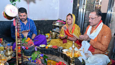 मुख्यमंत्री श्री विष्णुदेव साय ने सावन सोमवार और नागपंचमी पर श्री फलेश्वरनाथ महादेव की पूजा-अर्चना की