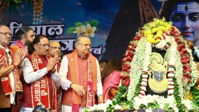 मुख्यमंत्री श्री विष्णु देव साय ने भगवान शिव का रुद्राभिषेक कर प्रदेशवासियों के सुख-समृद्धि और खुशहाली की कामना की