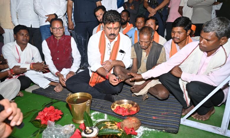 उप मुख्यमंत्री श्री विजय शर्मा ने मुड़घुसरी में 1.48 करोड़ रुपए के तीन सड़क का किया भूमिपूजन
