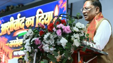 सवा लाख ‘आशीर्वाद के दीपों’ से जगमगाया खारुन तट, प्रधानमंत्री श्री नरेंद्र मोदी के स्वस्थ और दीर्घायु जीवन के लिए हुई महाआरती