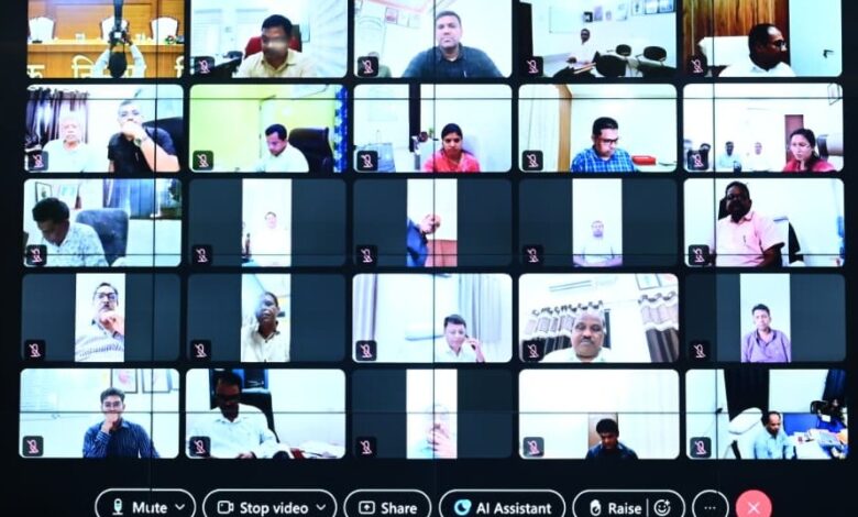 बारिश में खराब सड़कों पर उप मुख्यमंत्री श्री अरुण साव ने जताई नाराजगी, 15 अक्टूबर तक सुधारने के दिए निर्देश बारिश में खराब सड़कों पर उप मुख्यमंत्री श्री अरुण साव ने जताई नाराजगी, 15 अक्टूबर तक सुधारने के दिए निर्देश