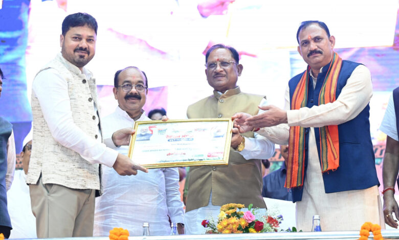 आयुर्वेद भारत की प्राचीन ज्ञान परंपरा की अमूल्य धरोहर, आधुनिक स्वास्थ्य सेवाओं के साथ भारतीय चिकित्सा पद्धतियों को भी दे रहे बढ़ावा – मुख्यमंत्री श्री विष्णुदेव साय आयुर्वेद भारत की प्राचीन ज्ञान परंपरा की अमूल्य धरोहर, आधुनिक स्वास्थ्य सेवाओं के साथ भारतीय चिकित्सा पद्धतियों को भी दे रहे बढ़ावा – मुख्यमंत्री श्री विष्णुदेव साय