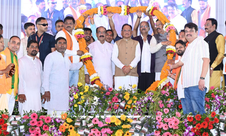 विकसित छत्तीसगढ़ के निर्माण में अब कोई बाधा नहीं, विकास की गति होगी और तेज : मुख्यमंत्री श्री विष्णु देव साय विकसित छत्तीसगढ़ के निर्माण में अब कोई बाधा नहीं, विकास की गति होगी और तेज : मुख्यमंत्री श्री विष्णु देव साय