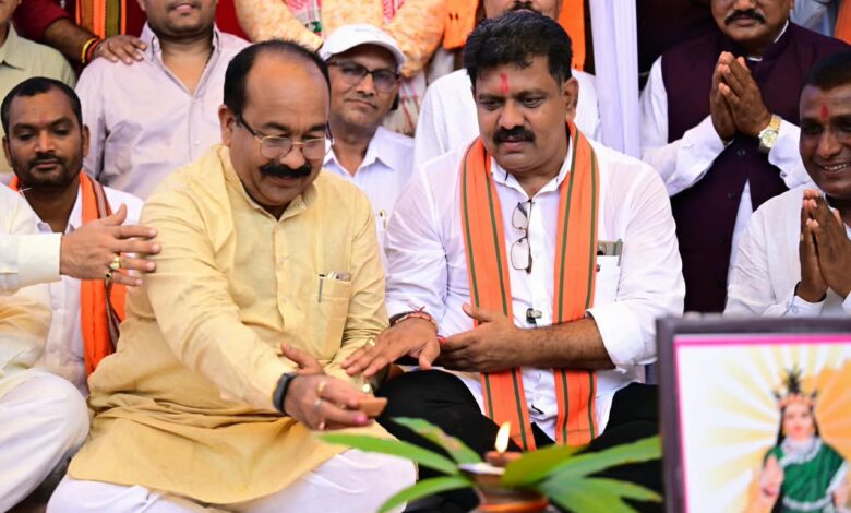 उप मुख्यमंत्री श्री अरुण साव और श्री विजय शर्मा ने रखी कवर्धा के नए स्वरूप की नींव, 54 करोड़ से बनेगी 4 लेन सड़क उप मुख्यमंत्री श्री अरुण साव और श्री विजय शर्मा ने रखी कवर्धा के नए स्वरूप की नींव, 54 करोड़ से बनेगी 4 लेन सड़क