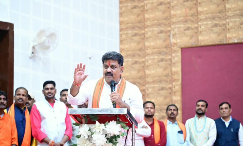 छत्तीसगढ़ प्रदेश लोक कलाकार कल्याण संघ के शपथ ग्रहण समारोह में उप मुख्यमंत्री श्री विजय शर्मा हुए शामिल छत्तीसगढ़ प्रदेश लोक कलाकार कल्याण संघ के शपथ ग्रहण समारोह में उप मुख्यमंत्री श्री विजय शर्मा हुए शामिल
