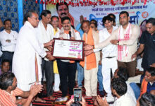 वर्षों पुरानी मांग हुई पूरी, राजपत्र लेकर गांव पहुंचे उप मुख्यमंत्री श्री विजय शर्मा, चंदनपुर को मिली नई पहचान