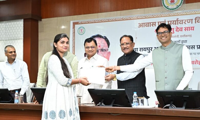 युवाओं को रोजगार, नागरिकों को सुगम सेवाएं और आधुनिक कौशल से जोड़ना हमारी प्राथमिकता : मुख्यमंत्री श्री विष्णु देव साय युवाओं को रोजगार, नागरिकों को सुगम सेवाएं और आधुनिक कौशल से जोड़ना हमारी प्राथमिकता : मुख्यमंत्री श्री विष्णु देव साय