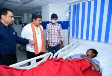 उप मुख्यमंत्री श्री विजय शर्मा ने अस्पताल पहुंचकर जाना सड़क हादसे में घायलों का हाल
