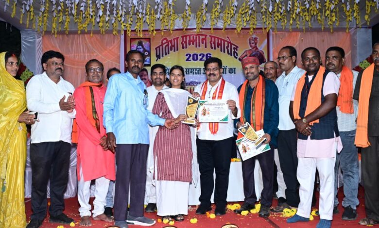 मेहनत और लगन से प्रतिभाओं ने बढ़ाया परिवार व समाज का गौरव- उप मुख्यमंत्री श्री विजय शर्मा मेहनत और लगन से प्रतिभाओं ने बढ़ाया परिवार व समाज का गौरव- उप मुख्यमंत्री श्री विजय शर्मा