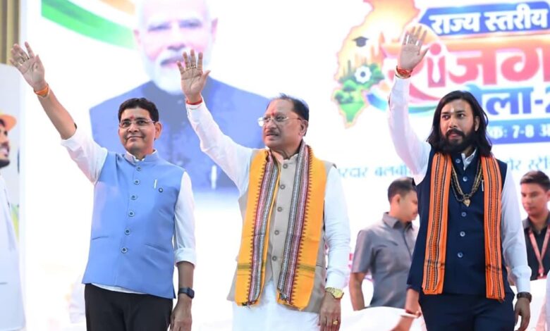युवाओं को गुणवत्तापूर्ण शिक्षा, कौशल और रोजगार के बेहतर अवसर देना हमारी प्राथमिकता : मुख्यमंत्री श्री विष्णु देव साय युवाओं को गुणवत्तापूर्ण शिक्षा, कौशल और रोजगार के बेहतर अवसर देना हमारी प्राथमिकता : मुख्यमंत्री श्री विष्णु देव साय