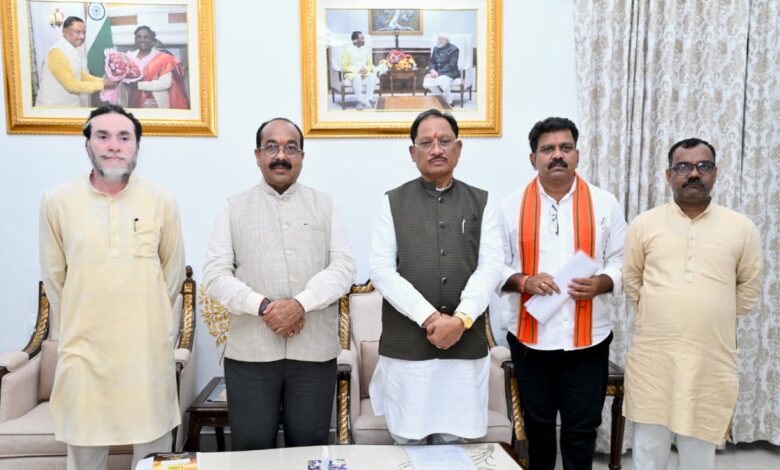 गन्ना किसानों के हित में बड़ा निर्णय: अब 425 रुपए प्रति क्विंटल की दर से होगी गन्ने की खरीदी गन्ना किसानों के हित में बड़ा निर्णय: अब 425 रुपए प्रति क्विंटल की दर से होगी गन्ने की खरीदी