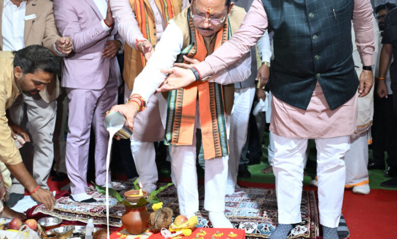 छत्तीसगढ़ मध्य भारत के बड़े मेडिकल हब के रूप में हो रहा विकसित: मुख्यमंत्री श्री विष्णु देव साय छत्तीसगढ़ मध्य भारत के बड़े मेडिकल हब के रूप में हो रहा विकसित: मुख्यमंत्री श्री विष्णु देव साय