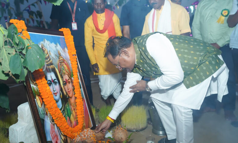 आदिवासी समाज का इतिहास गौरवशाली, हमारी संस्कृति और प्रकृति संरक्षण की परंपरा पूरे देश के लिए प्रेरणा : मुख्यमंत्री श्री विष्णु देव साय आदिवासी समाज का इतिहास गौरवशाली, हमारी संस्कृति और प्रकृति संरक्षण की परंपरा पूरे देश के लिए प्रेरणा : मुख्यमंत्री श्री विष्णु देव साय