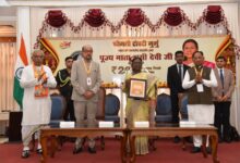 राष्ट्रपति द्रौपदी मुर्मु ने पूज्य माता हासी देवी जी के सम्मान में जारी किया 200 रूपए का स्मारक सिक्का