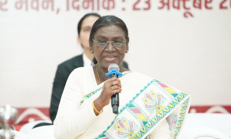 आदिवासी समाज की परंपरागत व्यवस्था सामाजिक एकता, न्याय और सुशासन का उत्कृष्ट उदाहरण- राष्ट्रपति श्रीमती द्रौपदी मुर्मु आदिवासी समाज की परंपरागत व्यवस्था सामाजिक एकता, न्याय और सुशासन का उत्कृष्ट उदाहरण- राष्ट्रपति श्रीमती द्रौपदी मुर्मु