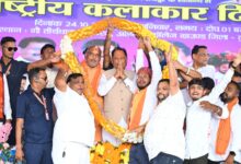 अंतर्राष्ट्रीय कलाकार दिवस पर बानबरद में आयोजित पंडवानी महासम्मेलन में शामिल हुए मुख्यमंत्री श्री विष्णुदेव साय