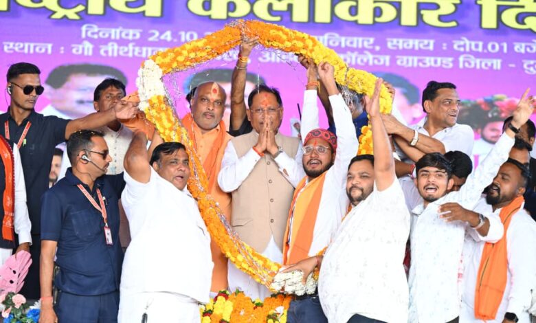 अंतर्राष्ट्रीय कलाकार दिवस पर बानबरद में आयोजित पंडवानी महासम्मेलन में शामिल हुए मुख्यमंत्री श्री विष्णुदेव साय